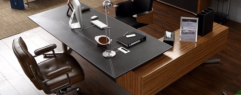 Femmerang CEO's Desk